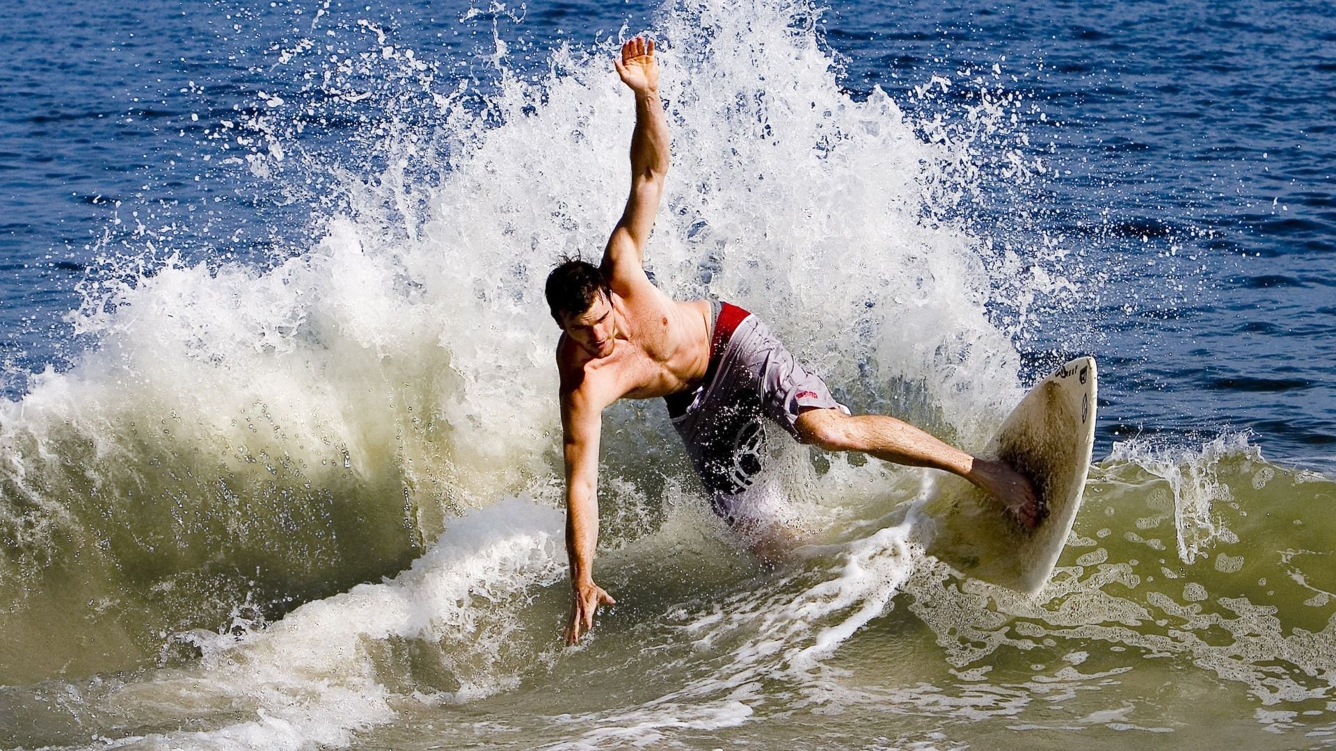 世界登山青年论坛:环保与技能培训并重,登山环保公益活动